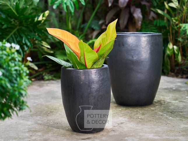Cliffwood Round Planter Matte Black